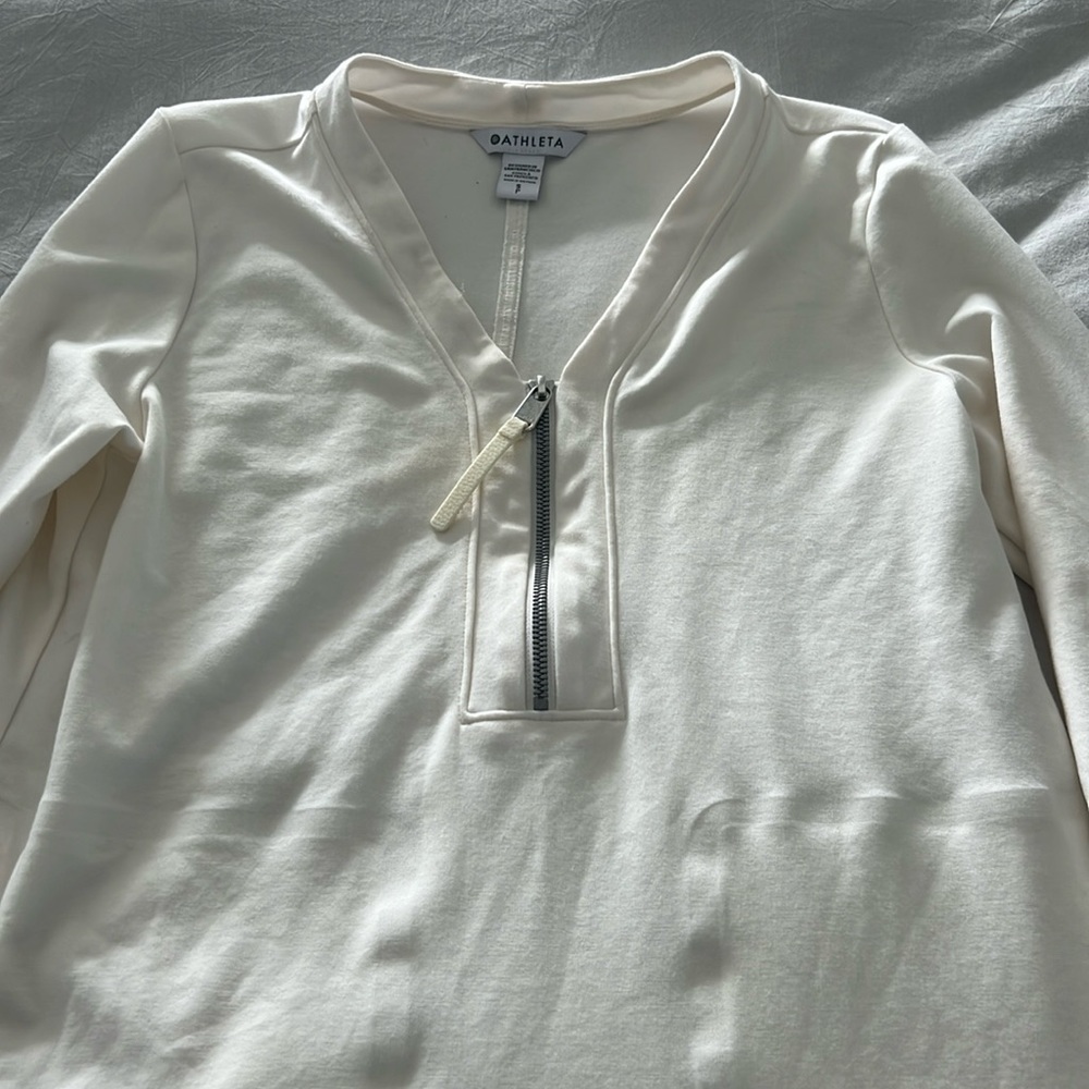 COPY - Women Athleta cream colored half zip up top. Size small